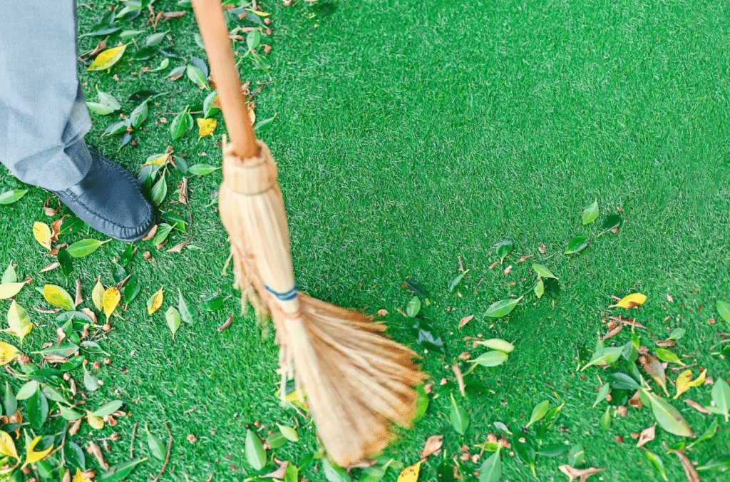 How to Maintain Your Artificial Grass In The Fall