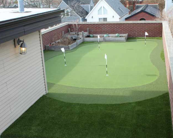 Why Artificial Grass Installers In San Diego Recommend Roof Deck Putting Greens?