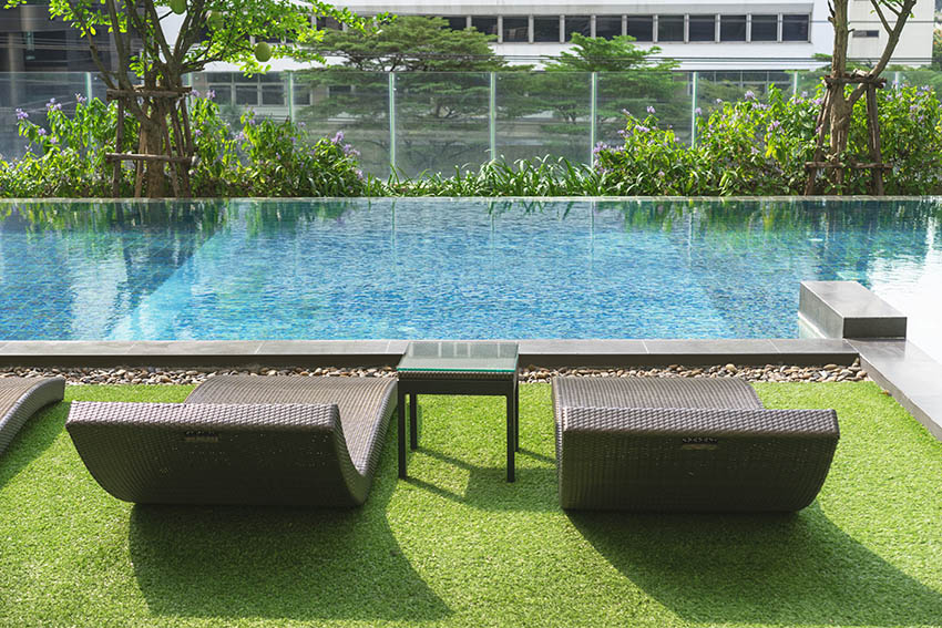 6 Benefits Of Putting Artificial Grass Around Pools In San Diego