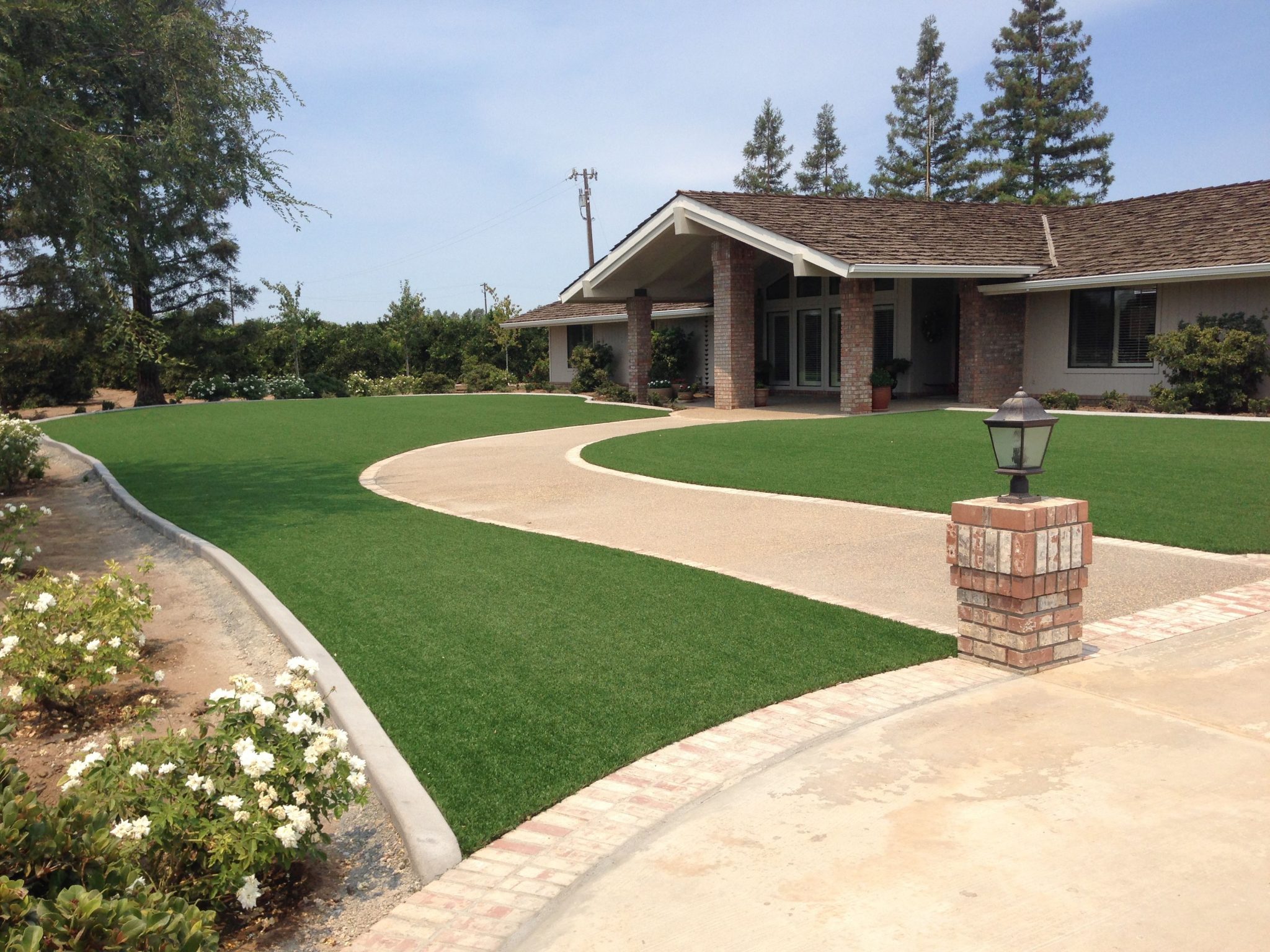 How To Install Artificial Grass In Your Front Yard In San Diego?